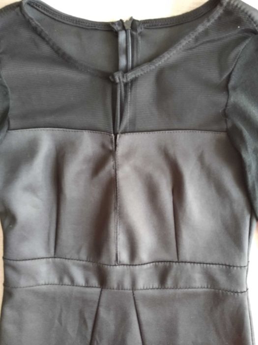 Blusa original e elegante.De meia estação, preta,com pormenores/ Nova