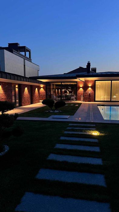 Продажа одноэтажного дома с бассейном и ремонтом в Сосновом Береге.