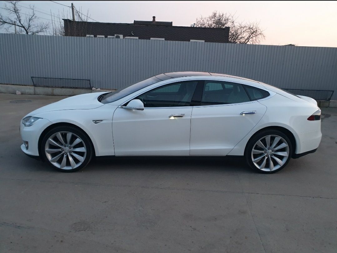 Tesla Model S 85D 4WD 2015 Белая! Новая!