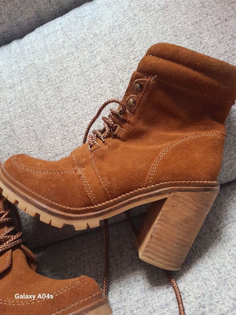Botas usadas duas vezes
