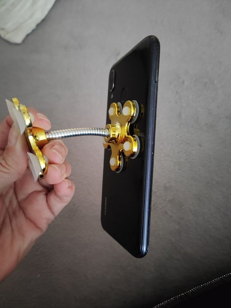 Uchwydo telefonu na przyssawki