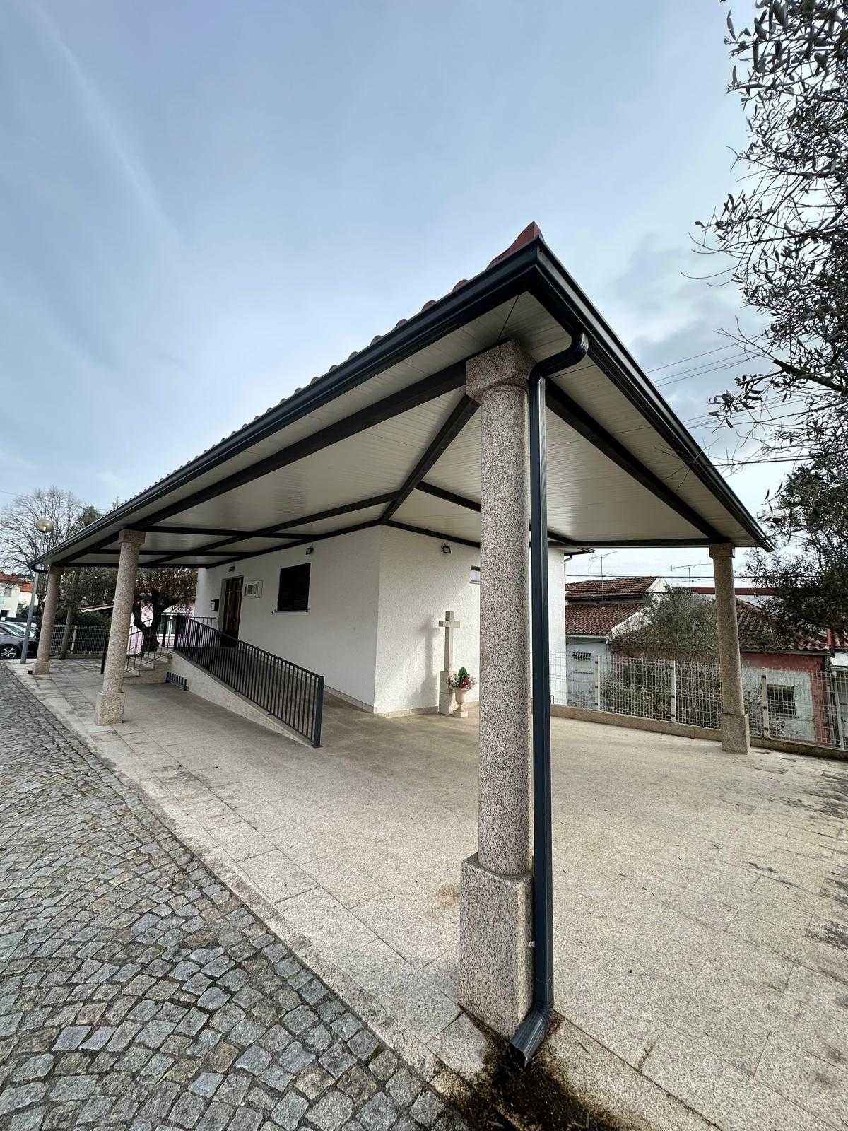 Caleiras, Telhados, Soldador e Serralheiro.