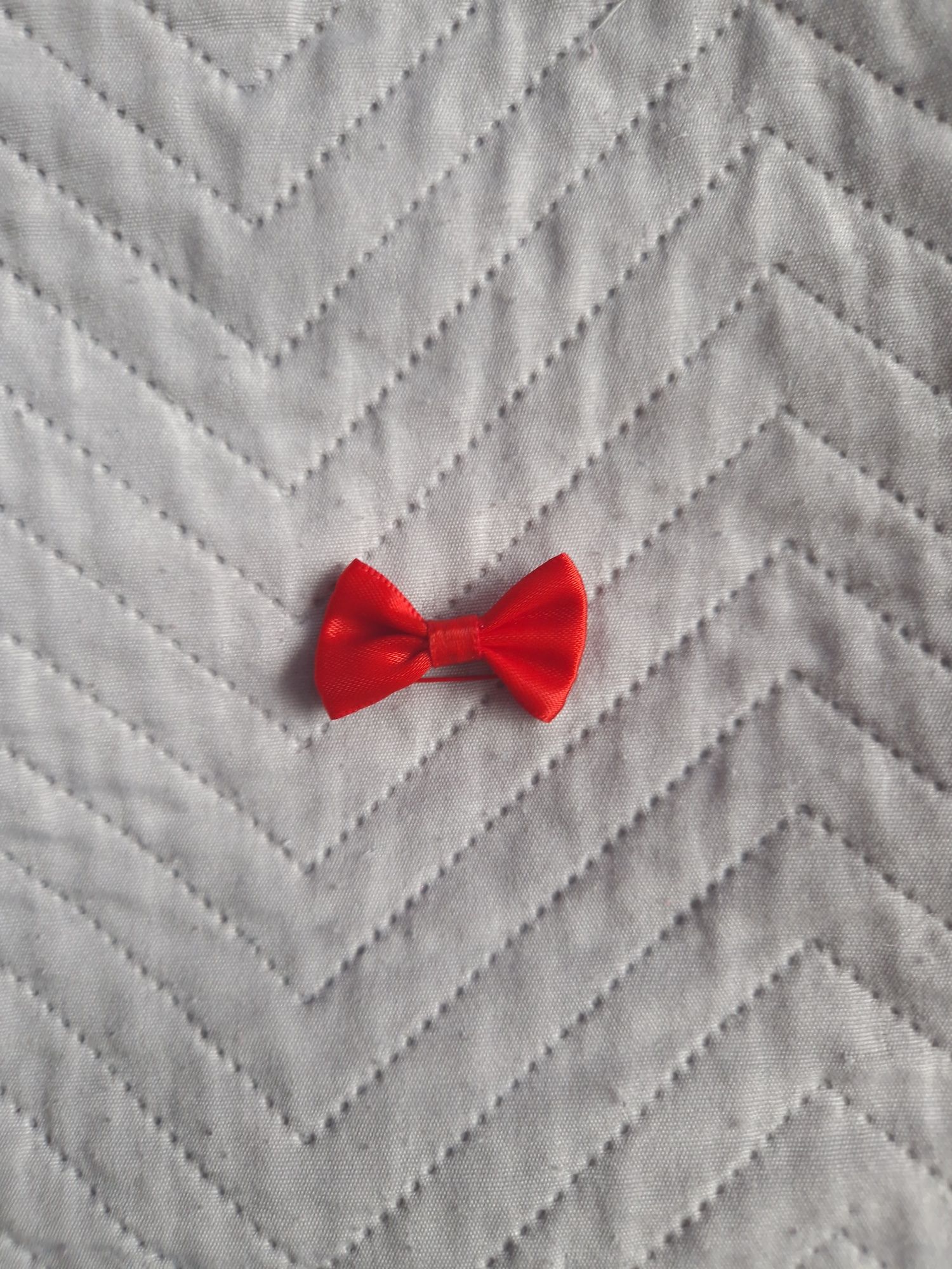 Kokardka czerwona 4 cm do wózka