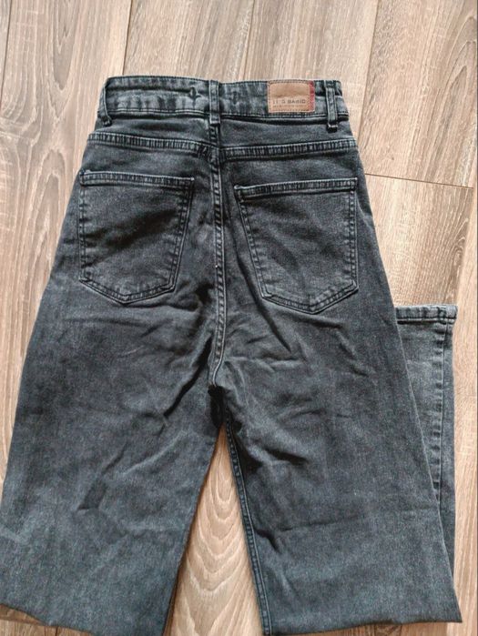 Жіночі джинси кльош