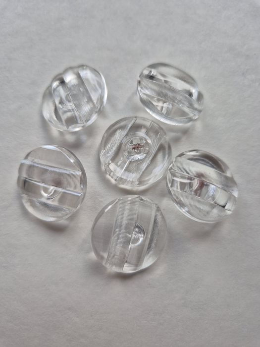 Guziki przezroczyste, perlowe