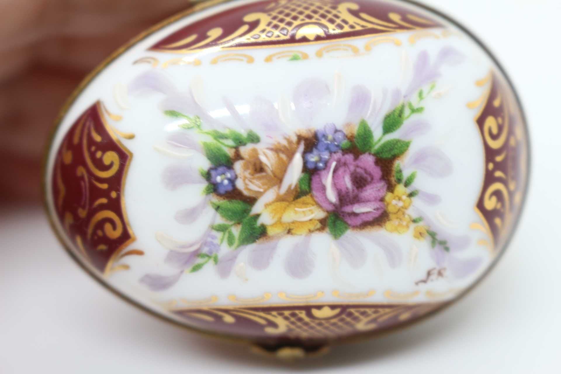 Richelieu Limoges Caixa Ovo Porcelana e Metal Floral e fer-rouge Ouro