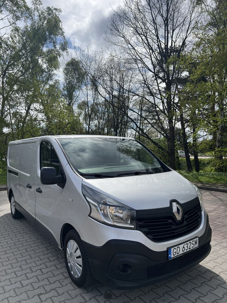 Wynajem busa dostawczego L2H1 Renault Trafic