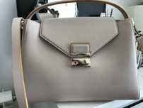 Bolsa PG pouco uso! Cor bonita