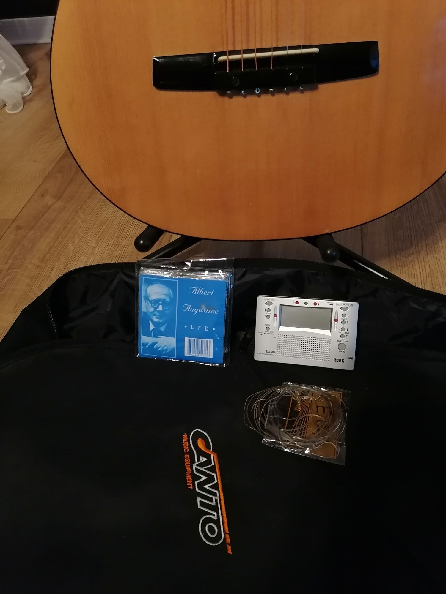 Gitara HOHNER + stojak, pokrowiec, akcesoria