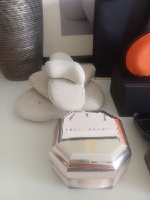 Fenty beauty puder banana 03