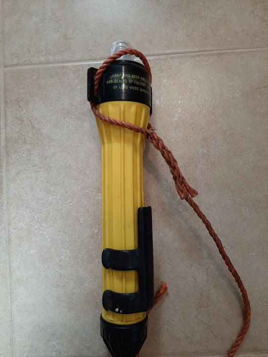 Bóia, luz de salvamento com suporte