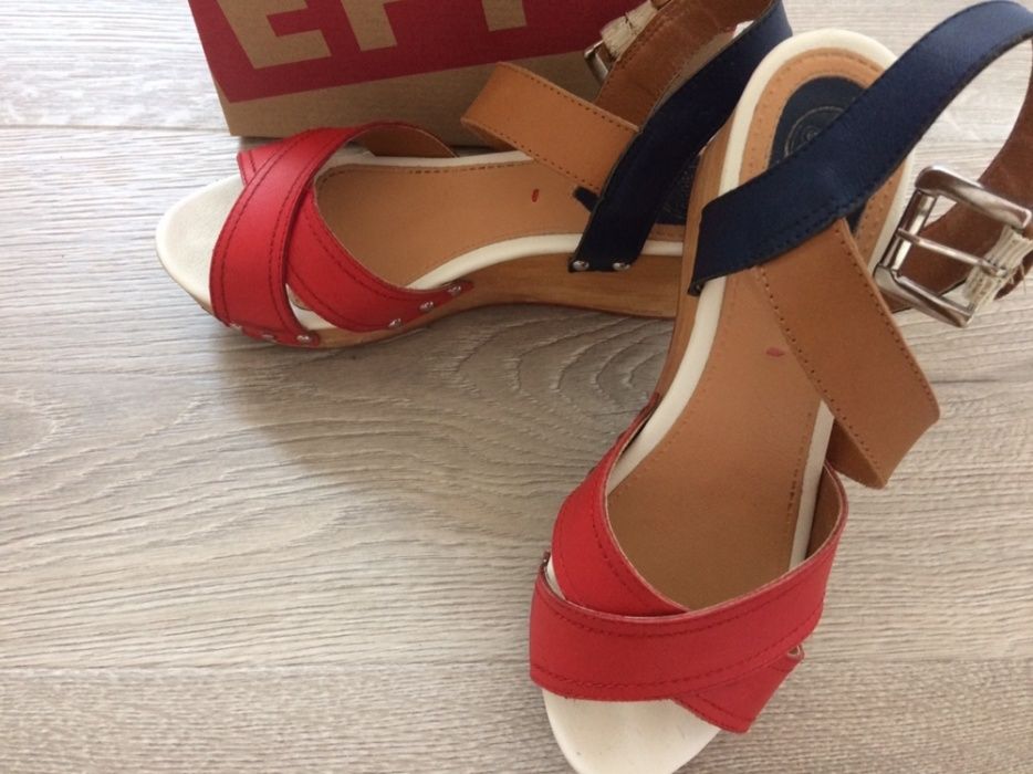 Sprzedam sandałki na koturnie wzór Tommy Hilfiger Gioseppo