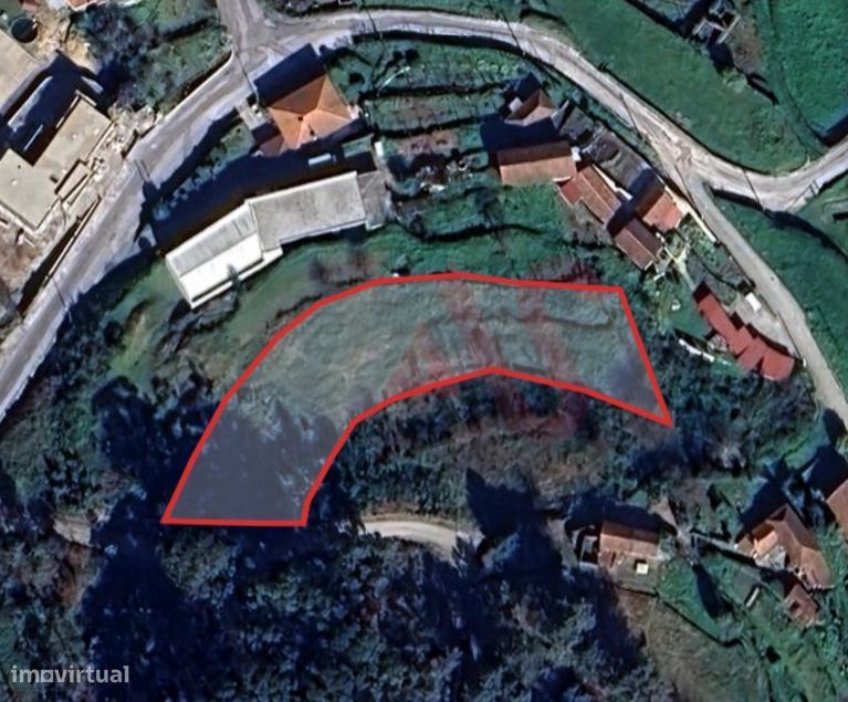 Terreno Rústico de construção com 2.135m2 em Lustosa, Lousada
