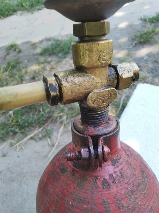 Балон для углекислоты,кислорода на 2 литра