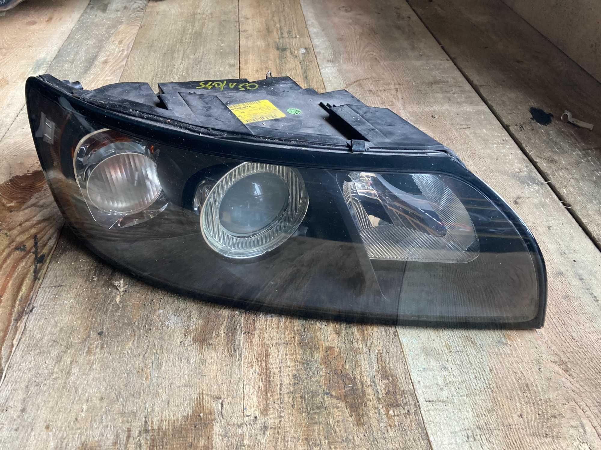 Lampa prawa volvo s40 v50 bardzo ładna bez skaz 306.788.99