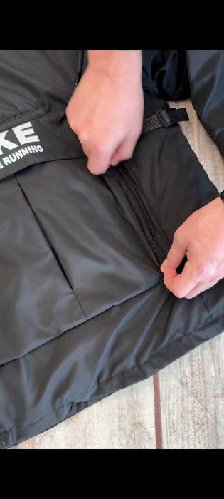 Стильна зимова чоловіча куртка nike анорак з карманами