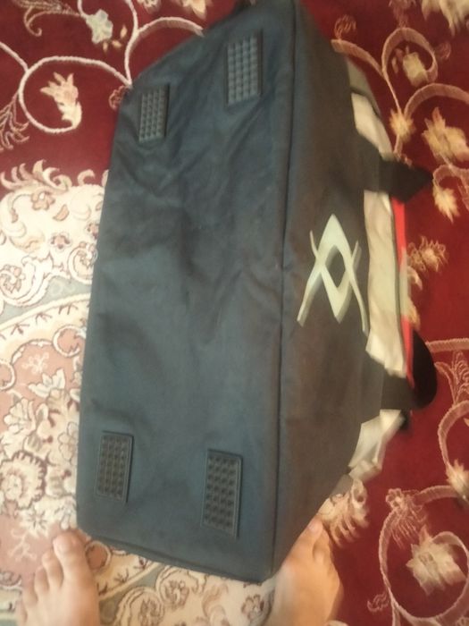 сумки дорожні одна жіноча роз45/30 червона друга розмір65/35