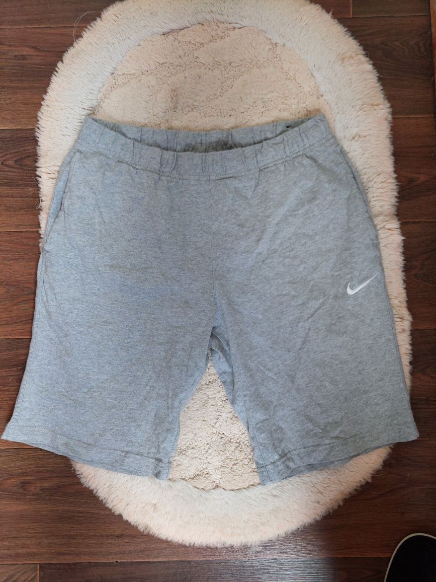 2 Пари шорт Nike size m,L