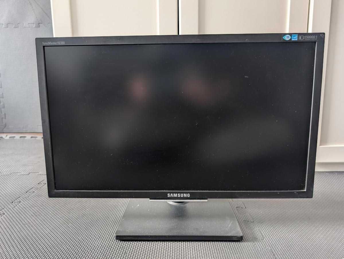 Monitor Samsung SyncMaster F2380 / F2380M: 23" PIVOT, cPVA