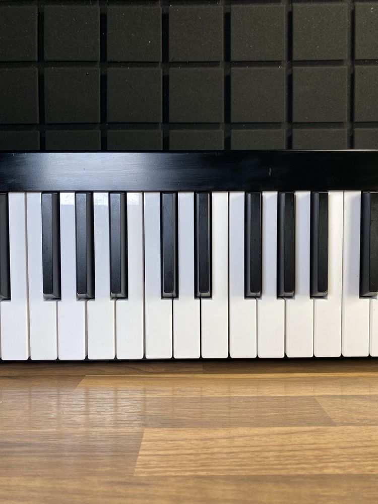 MIDI клавиатура Alesis V49