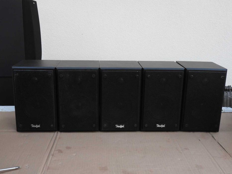 Kolumny Teufel M 80 część zestawu stereo lub kina domowego.