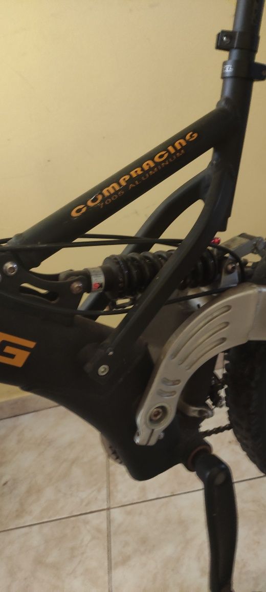 Bicicleta BTT/downhill