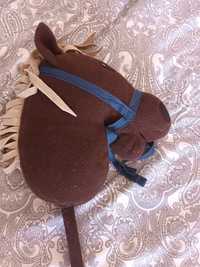 Cavalo pau cabeça peluche castanho