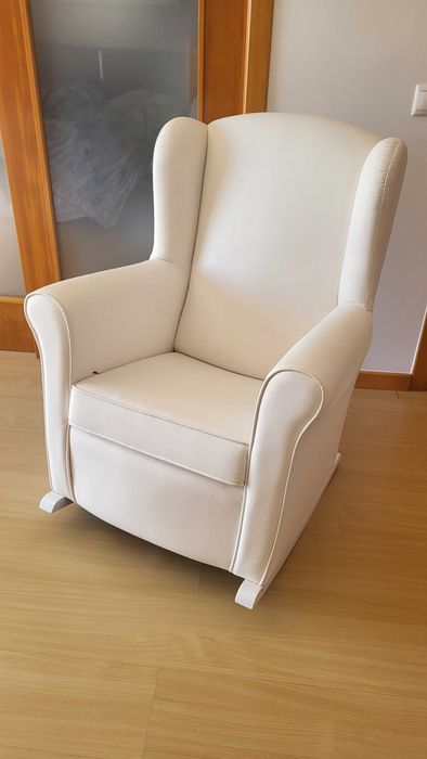 Poltrona de Amamentação Branca