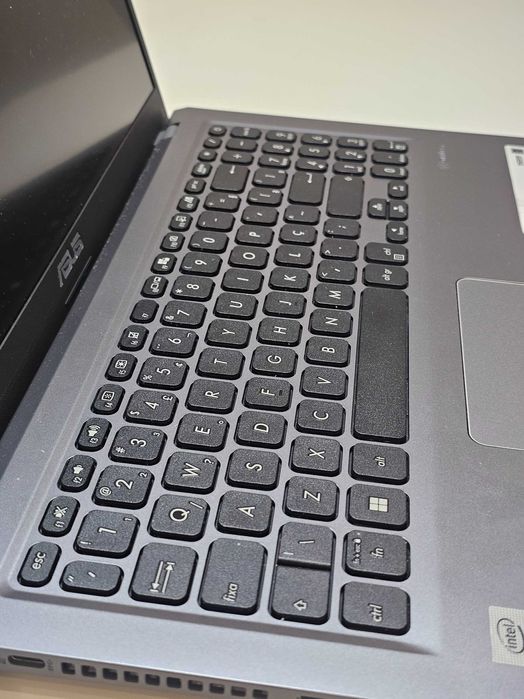VENDO Notebook Asus X515J -  256gb 8gb de RAM (ecrã avariado)