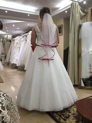 Przepiękną suknia ślubna
