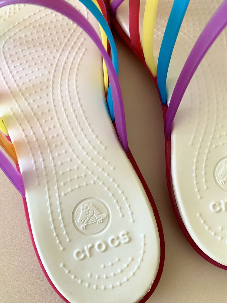 Crocs оригінал неймовірно красиві босоніжки  37 р стан нових