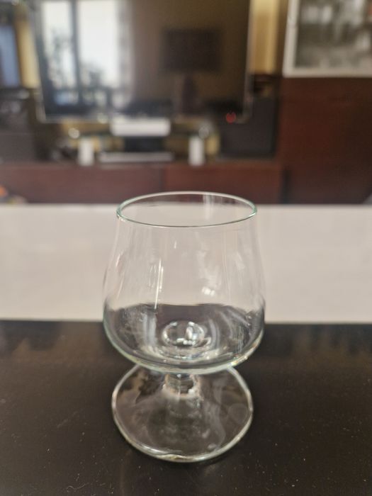 8  kieliszków do koniaku, jak nowe