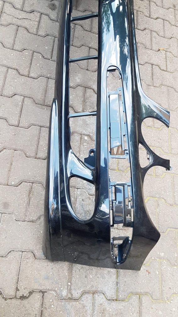 Przedni Zderzak mercedes 211 avantgarde  lakier c189