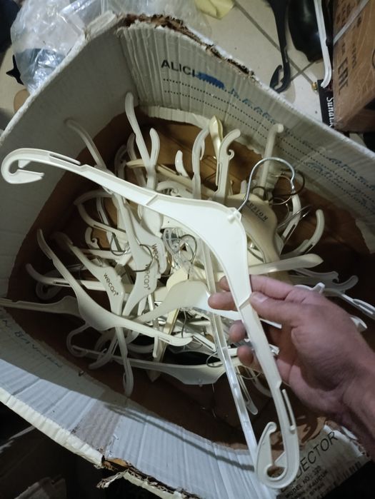 Вешалки для одежды