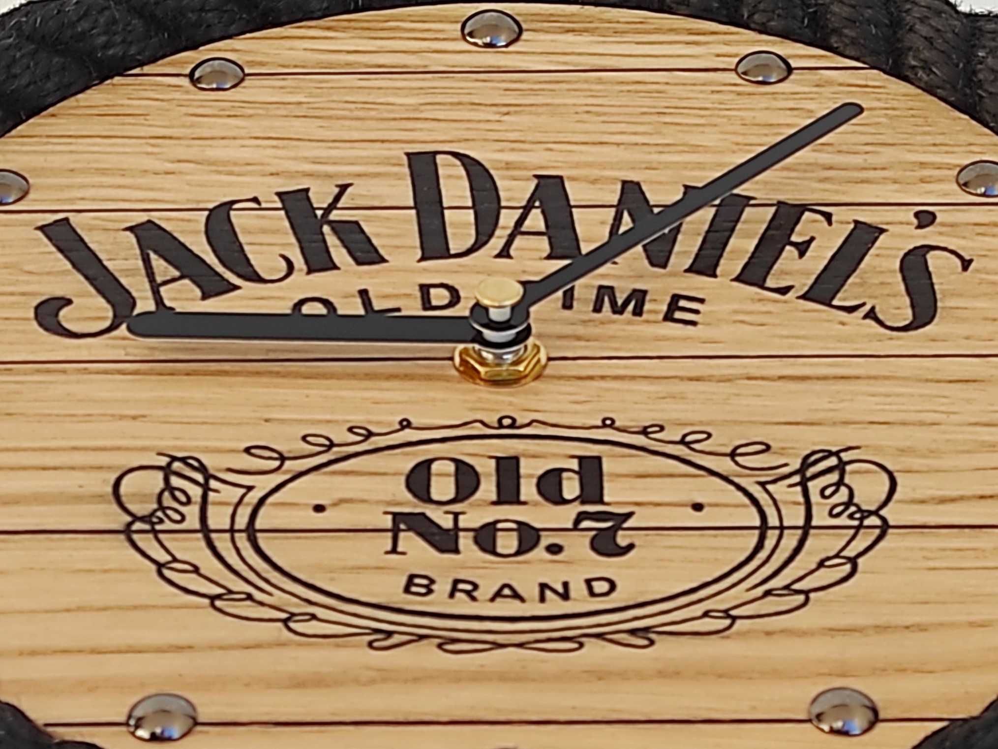 Elegancki Prezent dla mężczyzny. Zegar w stylu Jack Daniel's