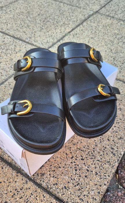 Czarne klapki Vices z dwoma paskami i klamrami Nilissea rozm 39, nowe