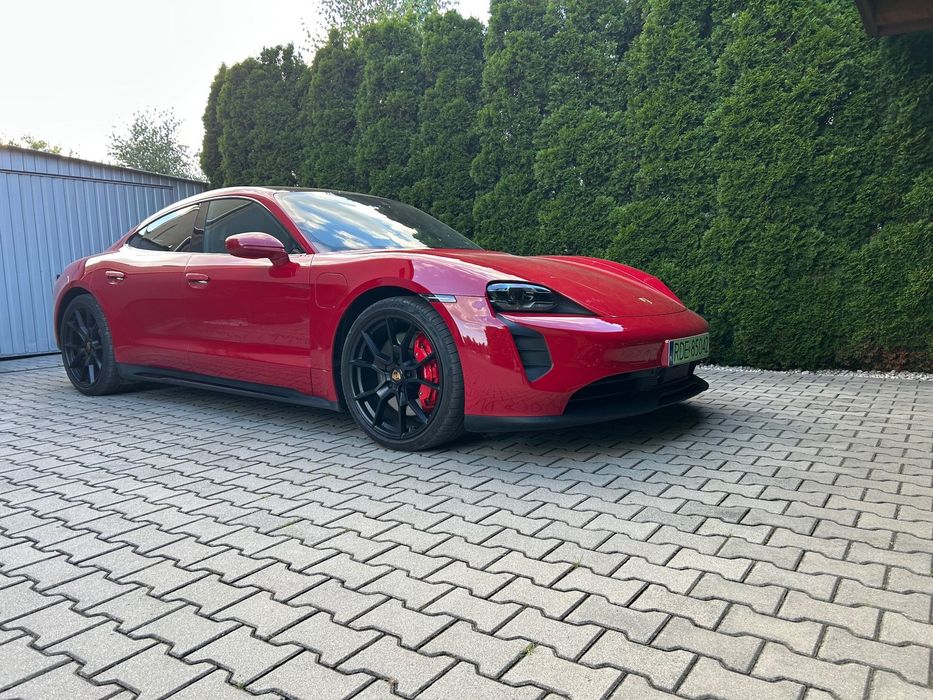 Porsche Taycan Salonowy