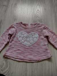 Różowy sweterek z koronkowym sercem yd 80