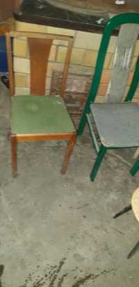 Krzesła i taborety drewniane stare do renowacji