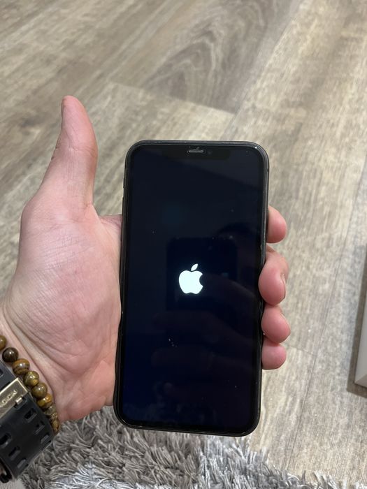 iPhone 11 128 гб в хорошому стані.