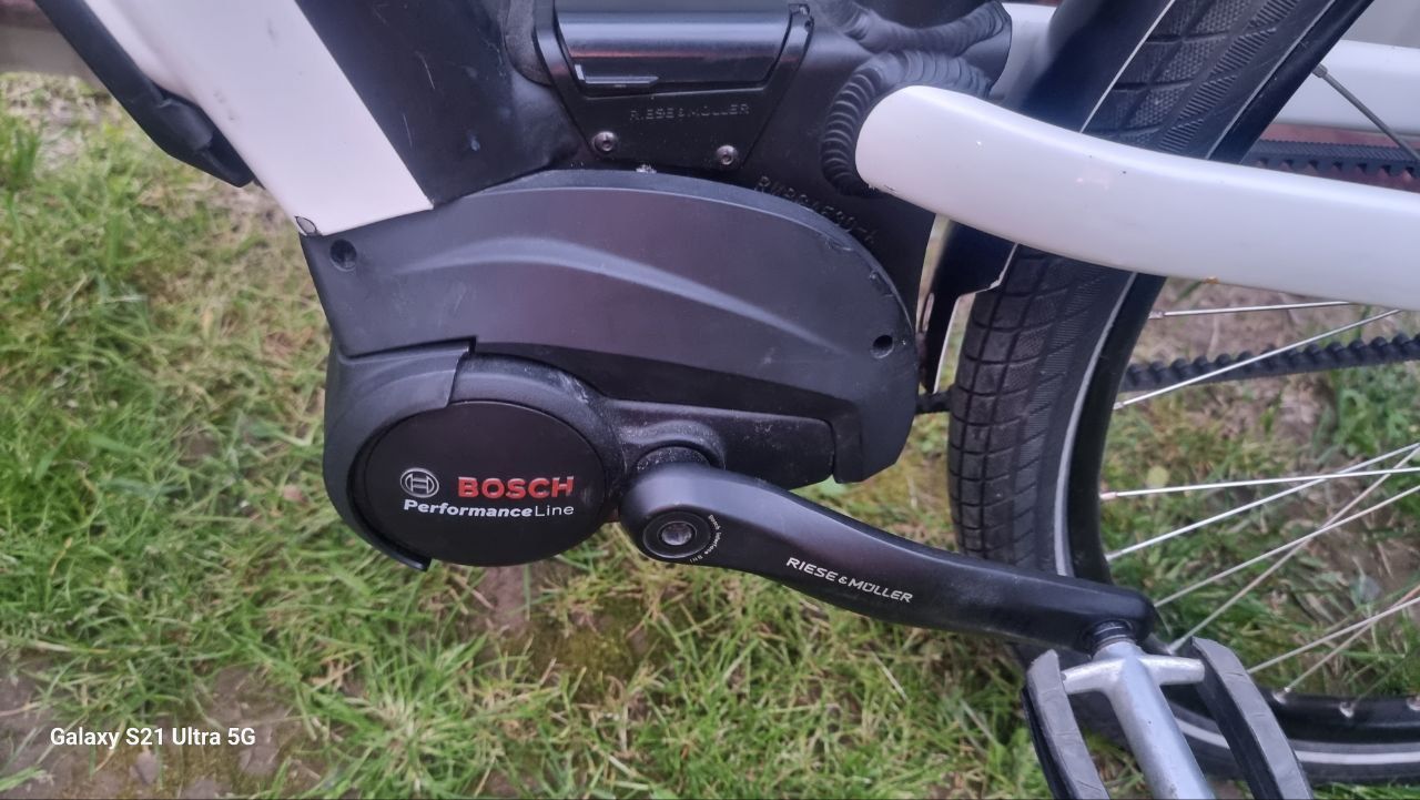 Електричний велосипед Riese Muller.  Мотор Bosch performance line.