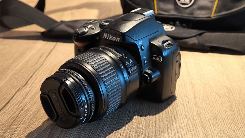 Nikon D40 + nikkor 18-55 + torba I akcesoria