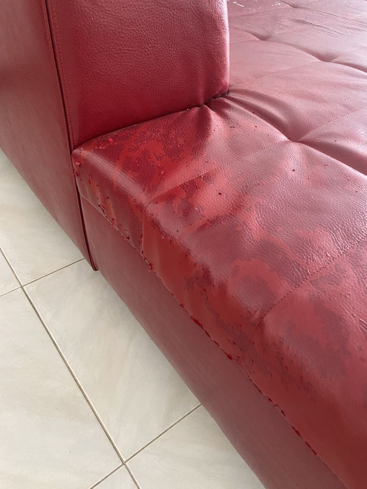 Sofa em pele vermelho 230cm/170cm
