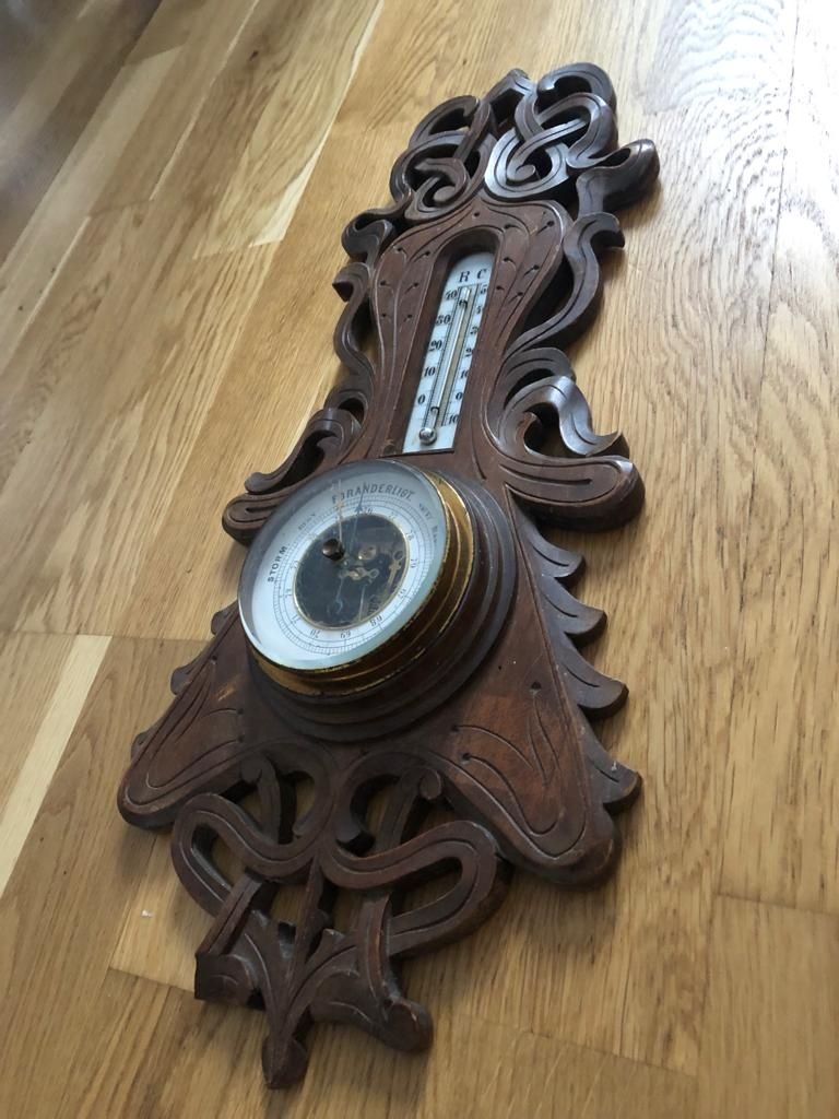 Stary barometr z termometrem drewniany rzeźbiony