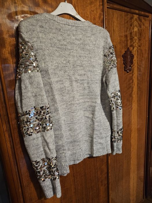 Sweter szary z cekinami roz.M