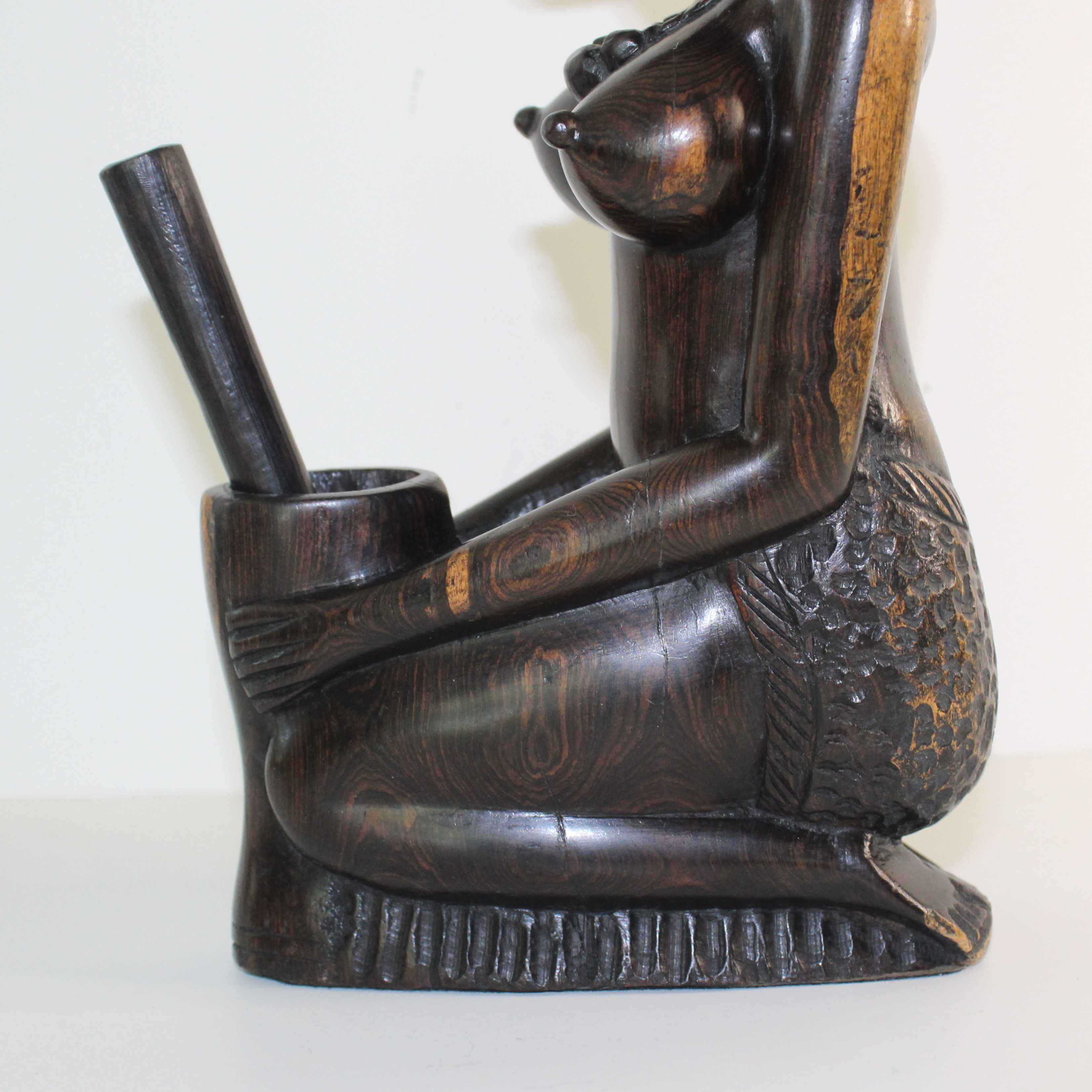 Escultura Africana - Mulher do Pilão - 1963 - Angola