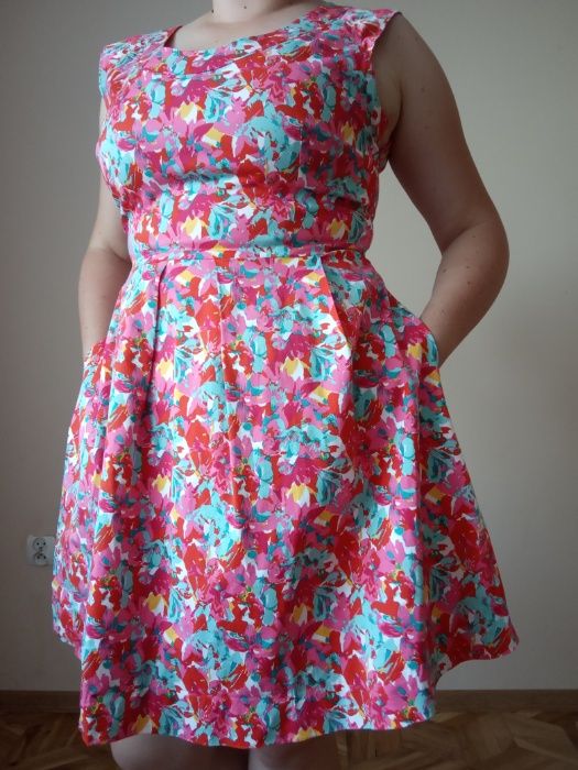 Sukienka w kwiaty Reserved rozm. 42