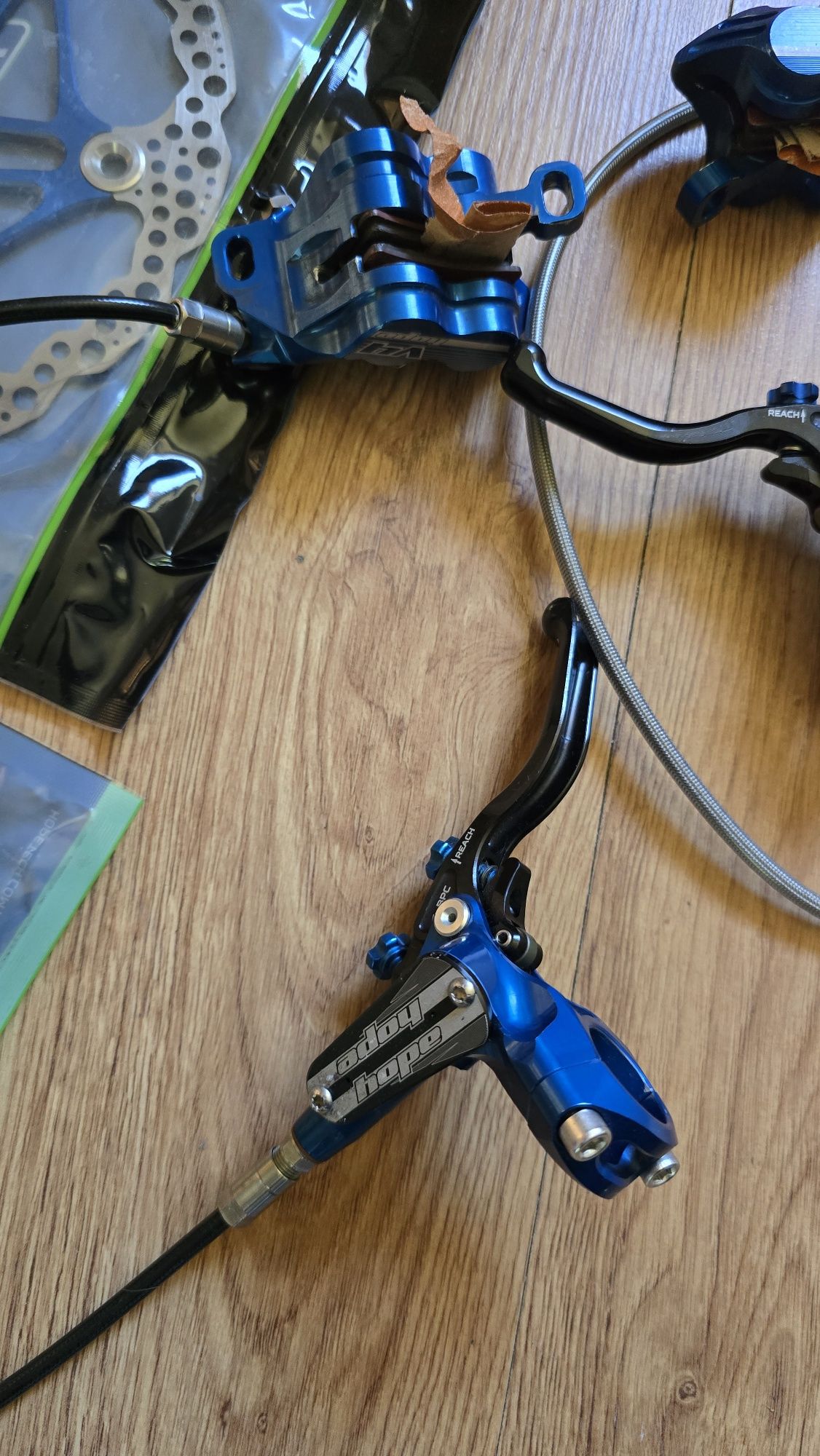 Hamulce Hope Tech 3 v4 niebieskie + klocki + tarcza 203mm