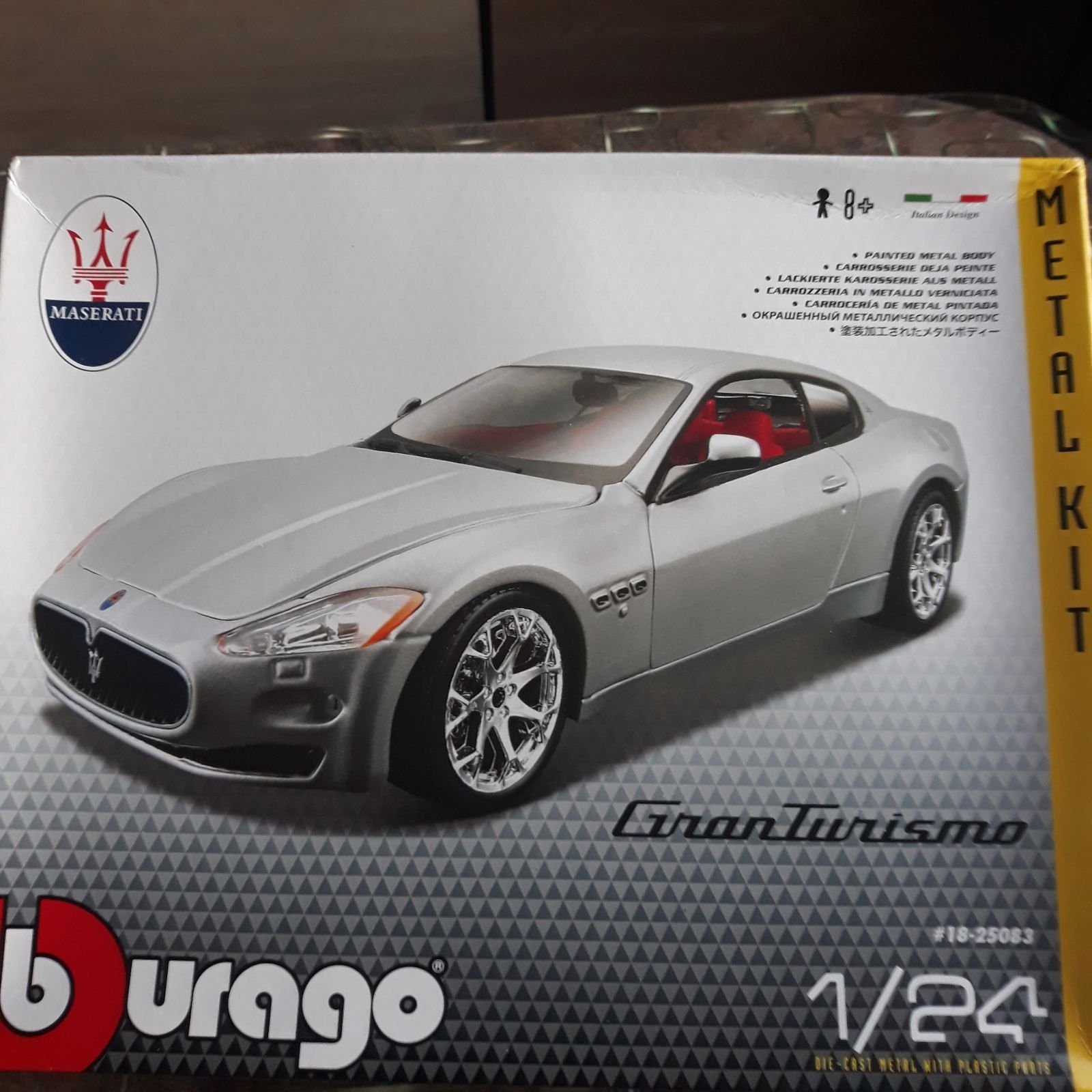 ГАЗ-13 "Чайка" та Maserati Burago нові