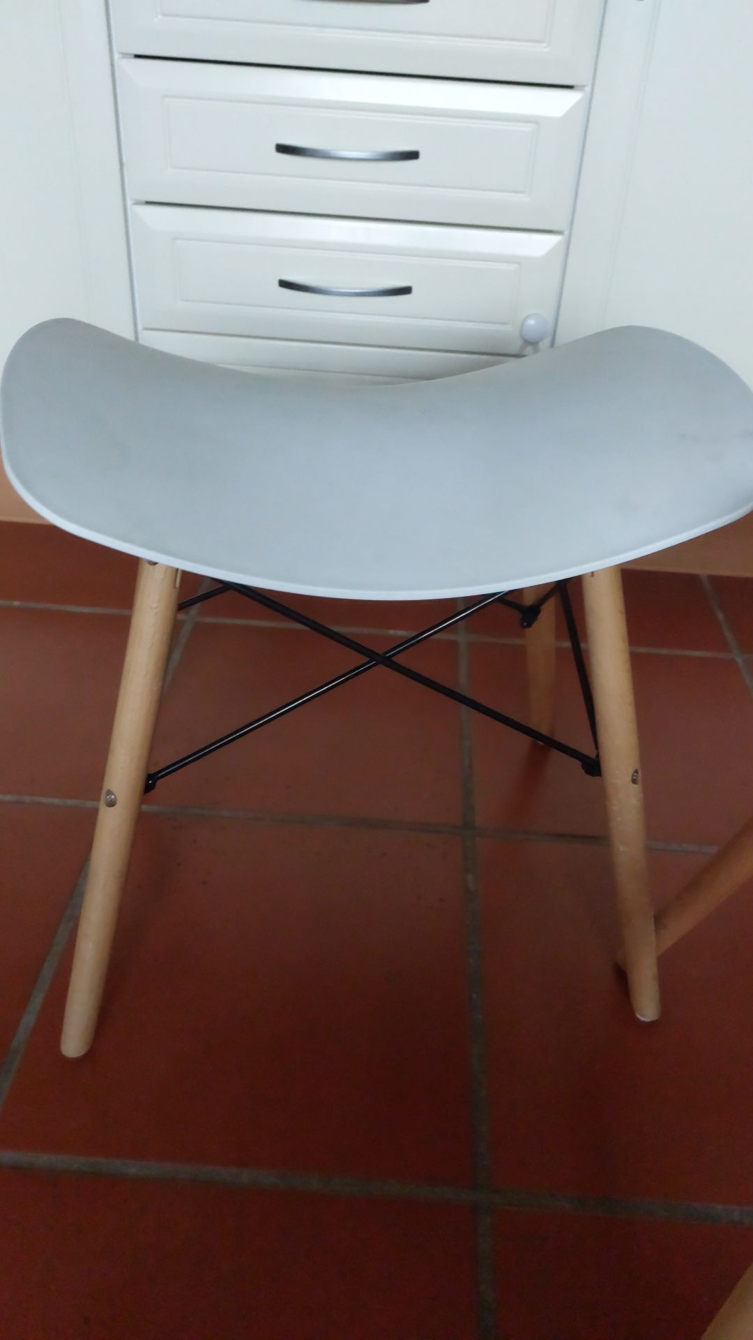 Dois bancos de cozinha